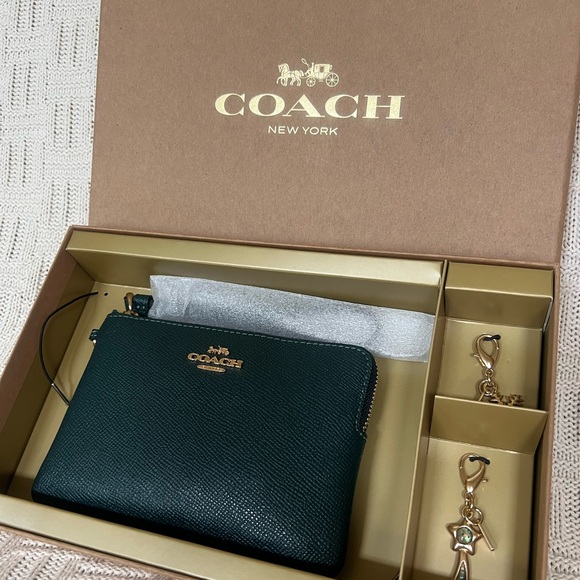 Coach Handbags - NWT Coach coin set/wallet Forest Green